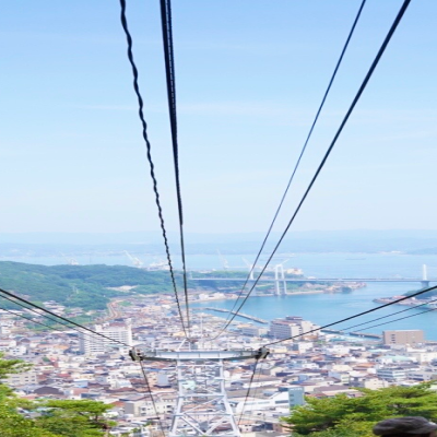 写真:ロープウェイから街を見下ろしています
        